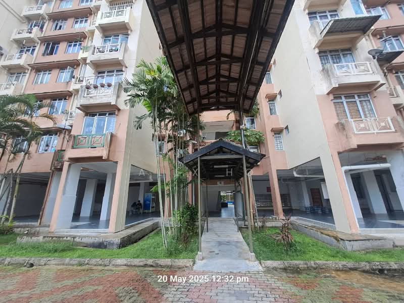 Kondominium untuk Dijual di Azuria Condominium - Alex Ho - Exterior - PropertyGuru.com.my