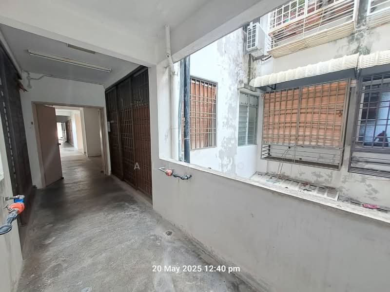 Kondominium untuk Dijual di Azuria Condominium - Alex Ho - Corridor - PropertyGuru.com.my