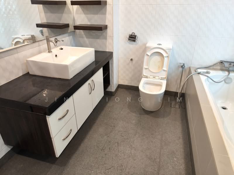 Kondominium untuk Disewa di Zefer Hill Residence - Jing Xiong Lim - Bathroom - PropertyGuru.com.my