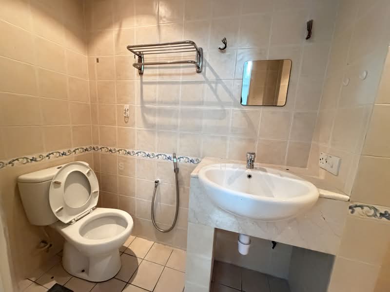 Service Residence for Sale at 38 Bidara Condominium - Suli Chin - Bathroom - PropertyGuru.com.my