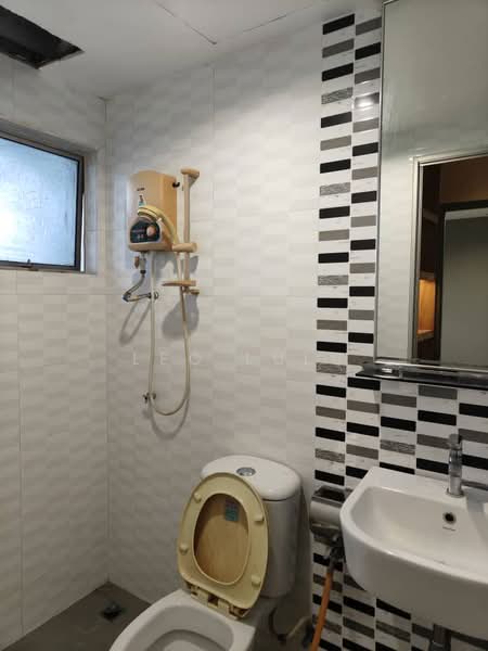 Kondominium untuk Dijual di De Tropicana - Leo Lulu - Bathroom - PropertyGuru.com.my