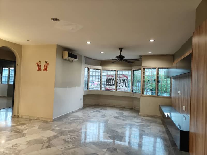 Kondominium untuk Dijual di De Tropicana - Leo Lulu - Living Room - PropertyGuru.com.my