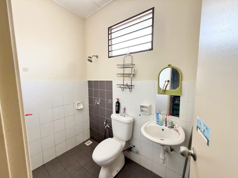 Cluster House for Sale in Alam Suria (Puncak Alam) - Hazeman Omar - Bathroom - PropertyGuru.com.my