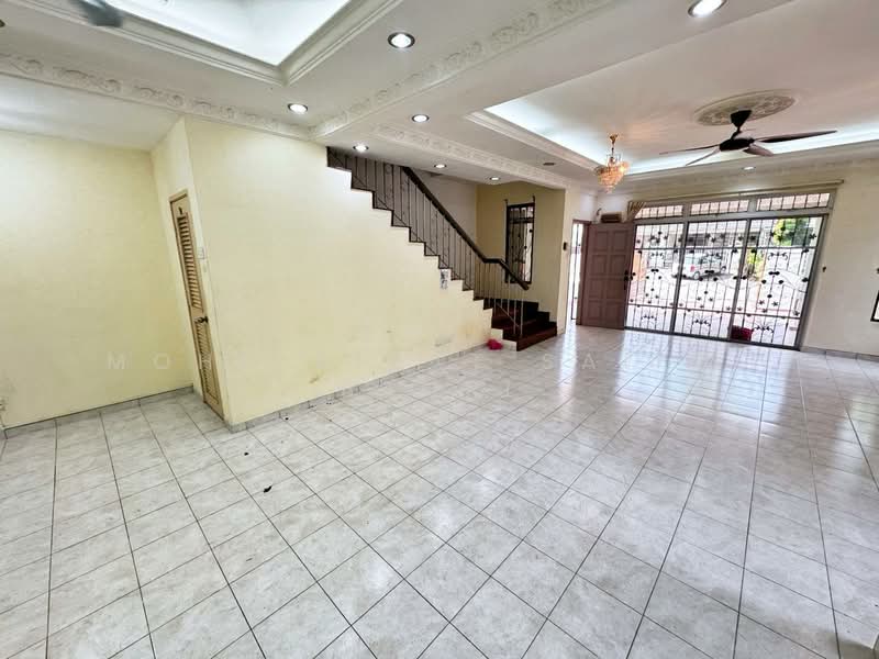 Rumah Berkembar untuk Dijual di Bandar Seri Putra (Bangi) - Mohd Aizat Saiful Bahri - Living Room - PropertyGuru.com.my
