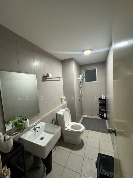 Kondominium untuk Disewa di Lakefront Homes - Azizirrahim . - Bathroom - PropertyGuru.com.my