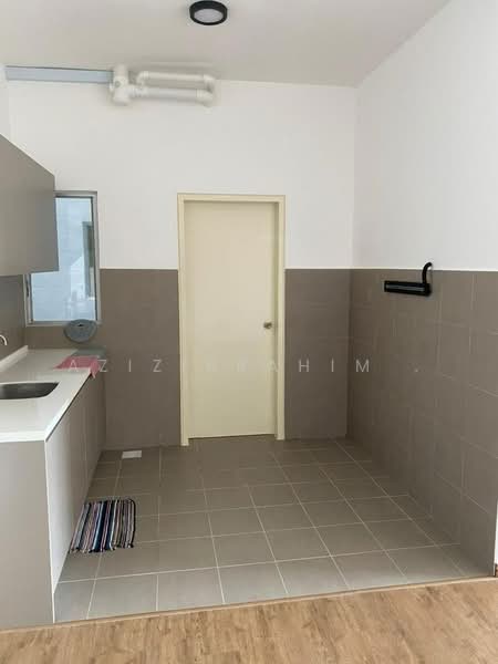 Kondominium untuk Disewa di Lakefront Homes - Azizirrahim . - Kitchen - PropertyGuru.com.my