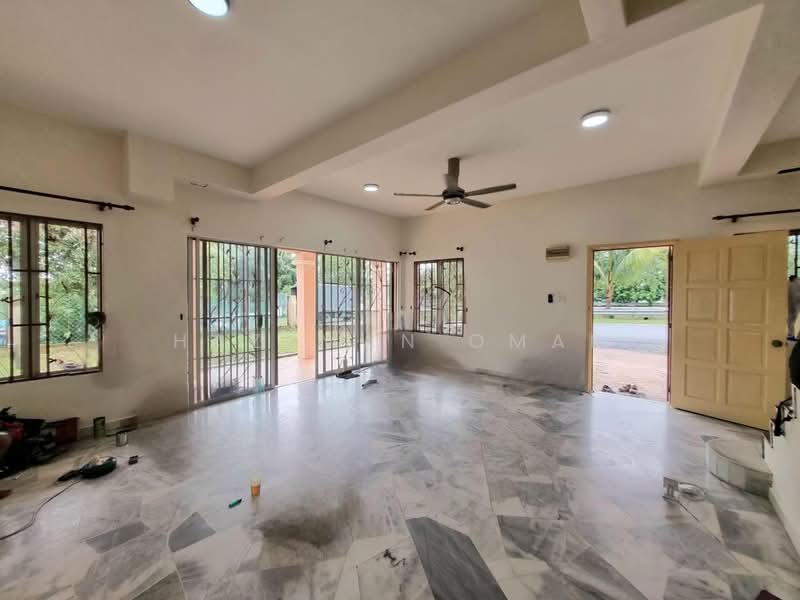 Cluster House for Sale in Bandar Tasik Puteri (Rawang) - Hazeman Omar - Living Room - PropertyGuru.com.my