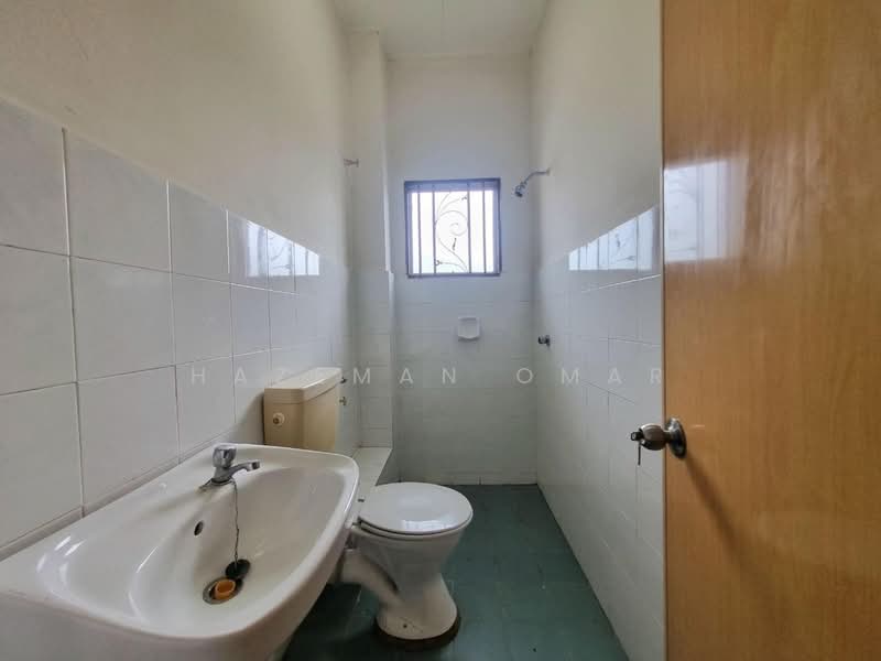 Cluster House for Sale in Bandar Tasik Puteri (Rawang) - Hazeman Omar - Bathroom - PropertyGuru.com.my