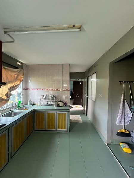 Semi-Detached House for Sale in Taman Bunga Raya (Muar) - Amir Faris Rusli - Kitchen - PropertyGuru.com.my