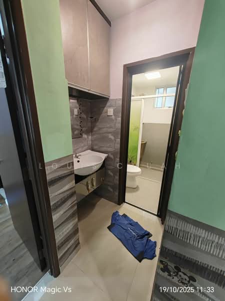 Condominium for Sale at The Golden Triangle Condominium - Louis Chuah - Bathroom - PropertyGuru.com.my