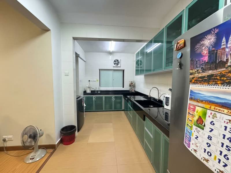 Kondominium untuk Dijual di First Residence (Residensi Unggul) - Chris See - Kitchen - PropertyGuru.com.my