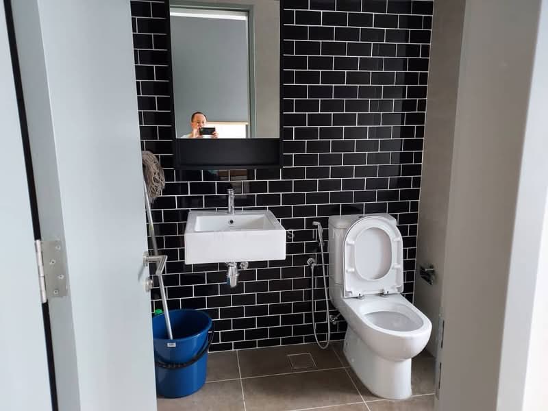 Servis Apartment untuk Disewa di Union Suites - Amy Sim - Bathroom - PropertyGuru.com.my