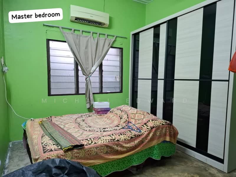 1-storey Terraced House for Sale in Teluk Pulai (Klang) - Michael Edward - Master Bedroom - PropertyGuru.com.my