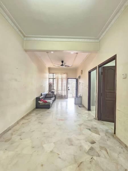 1-storey Terraced House for Sale in Taman Desa Cemerlang (Ulu Tiram) - Victor Lim - Living Room - PropertyGuru.com.my
