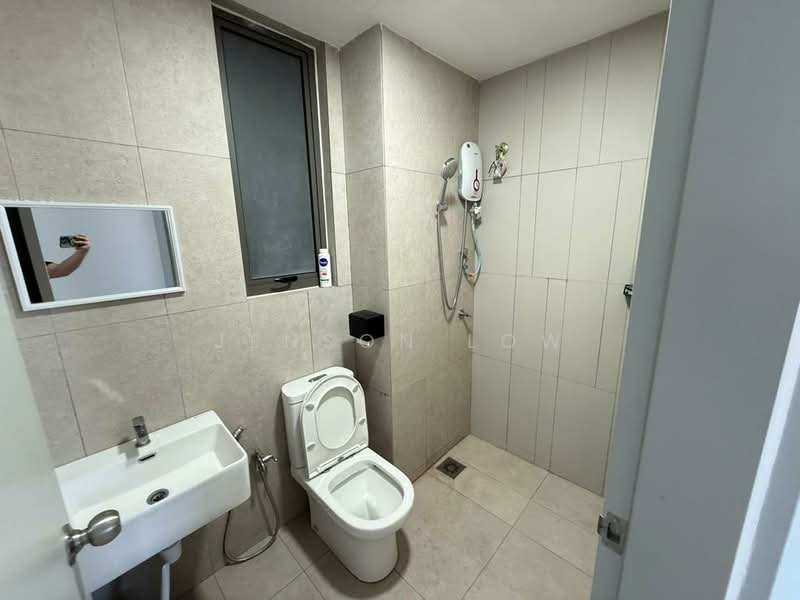 Servis Apartment untuk Disewa di Kenwingston Platz - Jenson Low - Bathroom - PropertyGuru.com.my
