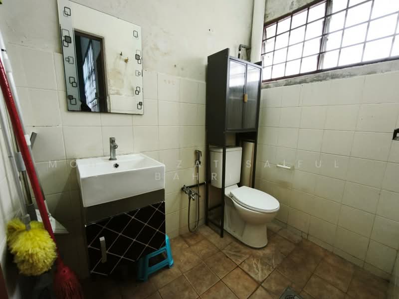 2-storey Terraced House for Sale in Taman Mok Sum (Seremban) - Mohd Aizat Saiful Bahri - Bathroom - PropertyGuru.com.my