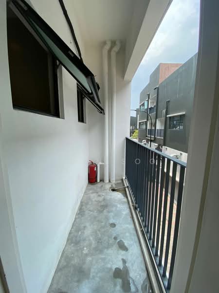 Kedai untuk Disewa di Eco Sanctuary (Telok Panglima Garang) - Elyn Soo - Balcony - PropertyGuru.com.my