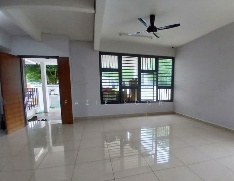 Rumah Teres untuk Dijual di Aman Putri (Sungai Buloh) - Fazie Noor - Living Room - PropertyGuru.com.my