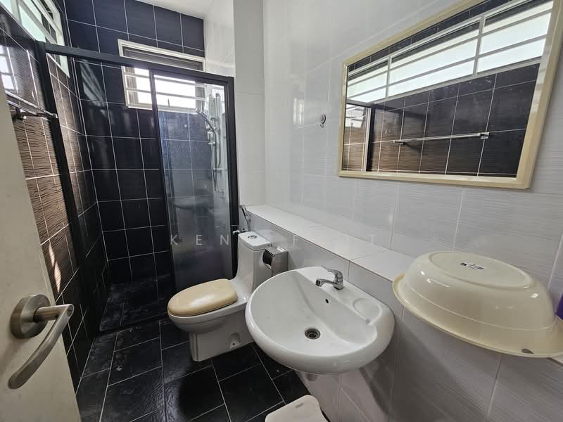 Rumah Berkembar untuk Dijual di Taman Saujana Suria (Kajang) - Kent Fatt - Bathroom - PropertyGuru.com.my