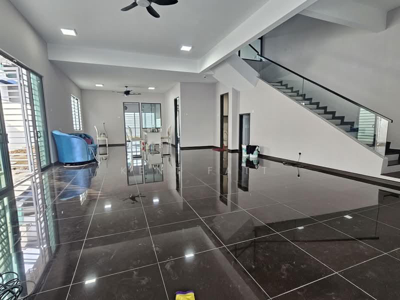 Rumah Berkembar untuk Dijual di Taman Saujana Suria (Kajang) - Kent Fatt - Living Room - PropertyGuru.com.my