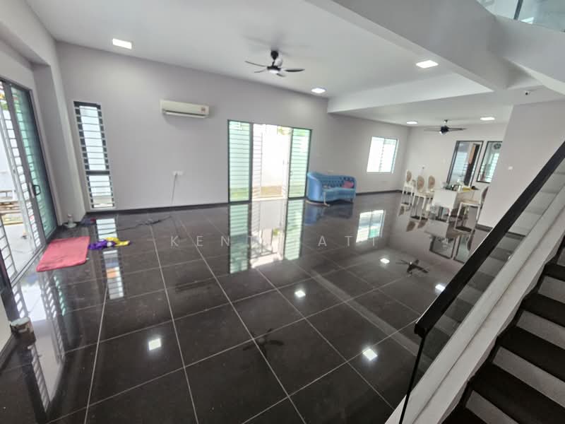 Rumah Berkembar untuk Dijual di Taman Saujana Suria (Kajang) - Kent Fatt - Living Room - PropertyGuru.com.my