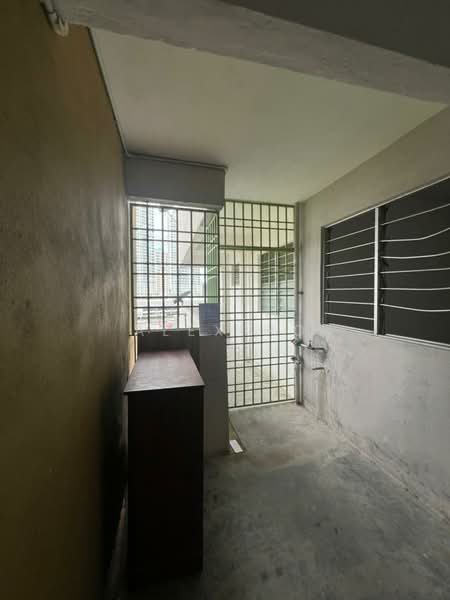 Pangsapuri untuk Dijual di Palm & Nipah Court (Pangsapuri Nipah) - Alex Ho - Balcony - PropertyGuru.com.my
