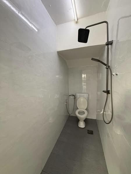 Rumah Teres 2 Tingkat untuk Dijual di Taman Johor Jaya (Johor Bahru) - Win Lim - Bathroom - PropertyGuru.com.my