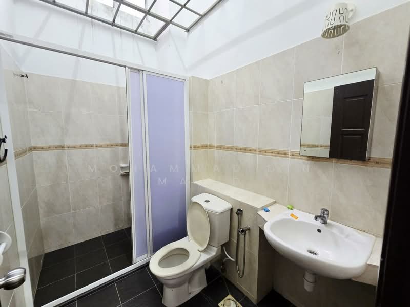 2-storey Terraced House for Sale in Putra Heights (Subang Jaya) - Mohammad Din Majid - Bathroom - PropertyGuru.com.my