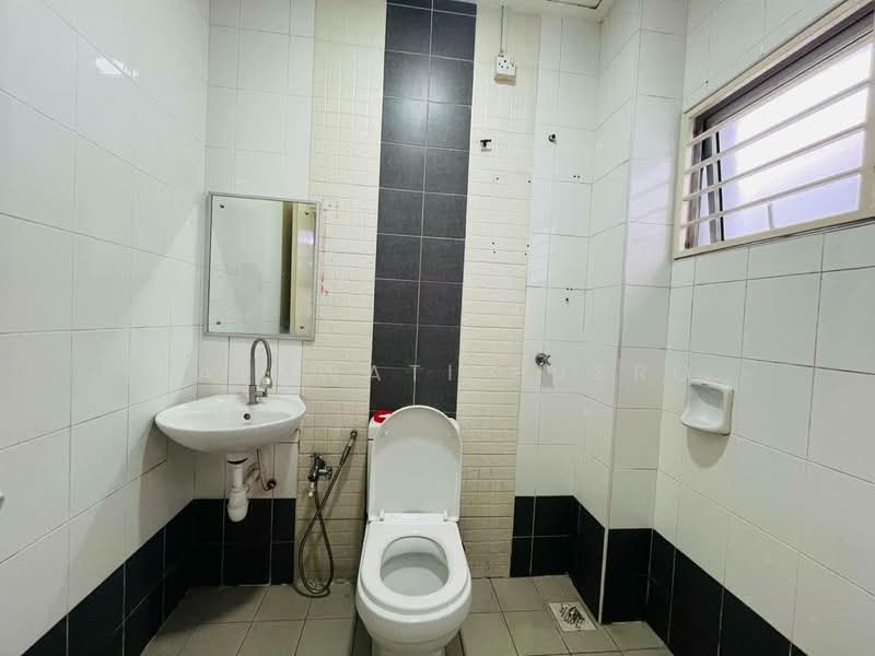 2-storey Terraced House for Rent in Seksyen 7 (Shah Alam) - Salawati Busro - Bathroom - PropertyGuru.com.my