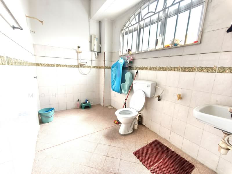 2-storey Terraced House for Sale in Taman Seremban Jaya (Rantau) - Mohd Aizat Saiful Bahri - Bathroom - PropertyGuru.com.my