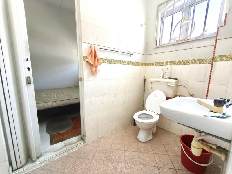 2-storey Terraced House for Sale in Taman Seremban Jaya (Rantau) - Mohd Aizat Saiful Bahri - Bathroom - PropertyGuru.com.my