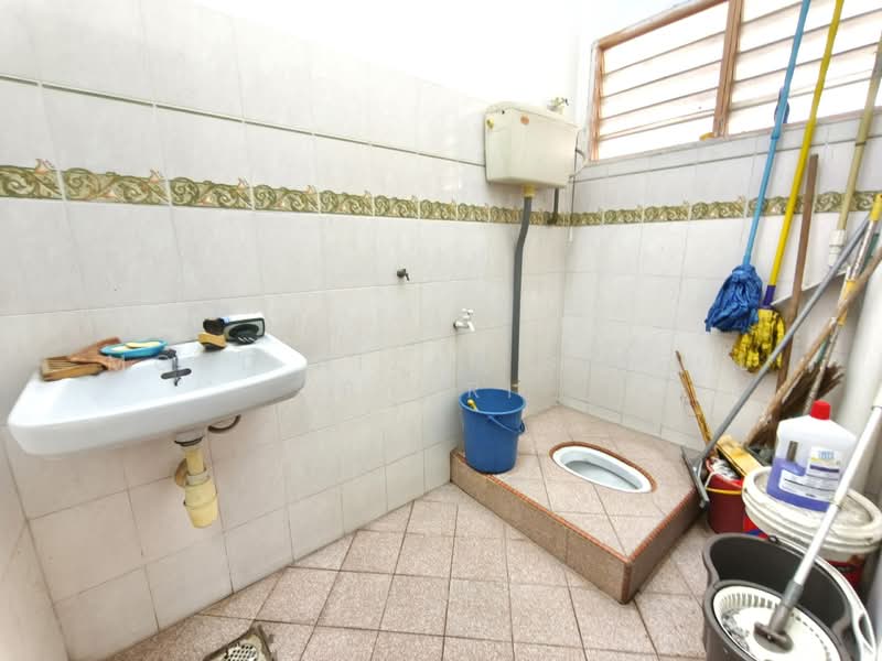 2-storey Terraced House for Sale in Taman Seremban Jaya (Rantau) - Mohd Aizat Saiful Bahri - Bathroom - PropertyGuru.com.my