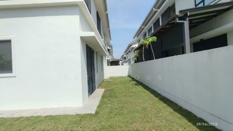 Semi-Detached House for Sale in Shah Alam (Selangor) - Fazie Noor - Exterior - PropertyGuru.com.my