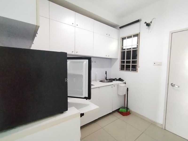 Servis Apartment untuk Disewa di Centrestage Designer Suite - Rex Lok - Kitchen - PropertyGuru.com.my