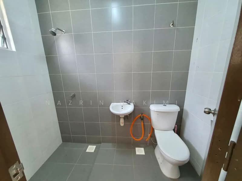 2-storey Terraced House for Sale in Bandar Seri Coalfields (Sungai Buloh) - Nazrin Hakimin - Bathroom - PropertyGuru.com.my