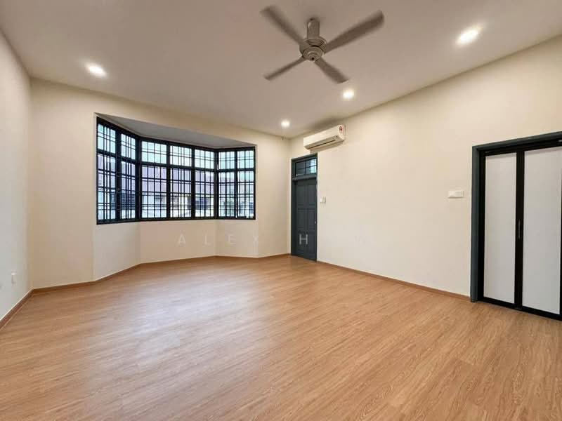 2-storey Terraced House for Sale in Ulu Tiram (Johor) - Alex How - Living Room - PropertyGuru.com.my
