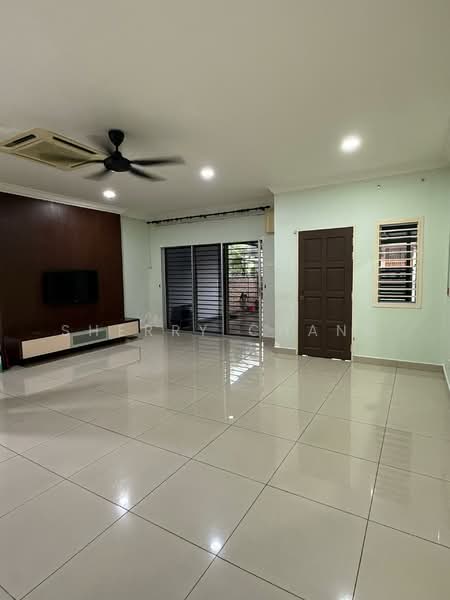Rumah Berkembar untuk Dijual di Taman Sri Putra Mas (Sungai Buloh) - Sherry Chang - Living Room - PropertyGuru.com.my