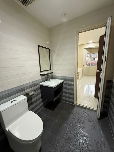Rumah Berkembar untuk Dijual di Taman Sri Putra Mas (Sungai Buloh) - Sherry Chang - Bathroom - PropertyGuru.com.my