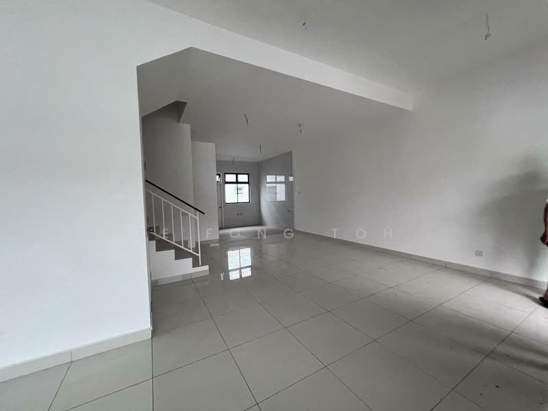2-storey Terraced House for Sale in Taman Bukit Kaze (Ulu Tiram) - Ee Fong Toh - Living Room - PropertyGuru.com.my