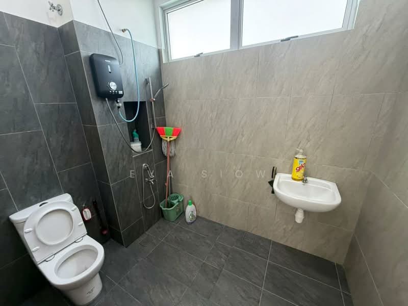 2-storey Terraced House for Sale in Taman Impian Emas (Skudai) - Eva Siow - Bathroom - PropertyGuru.com.my