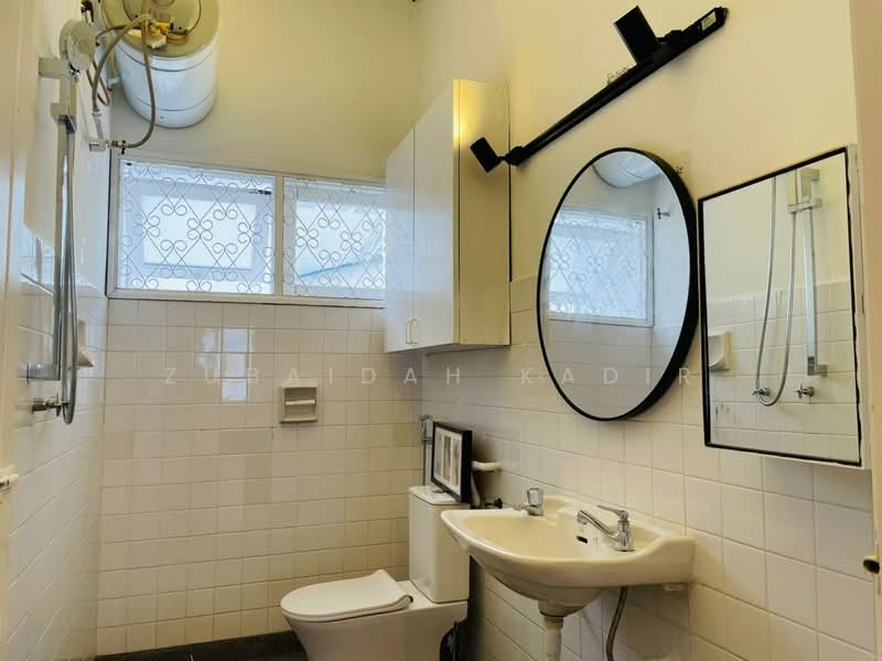 Bungalow for Sale in Taman Seputeh (Seputeh) - Zubaidah Kadir - Bathroom - PropertyGuru.com.my