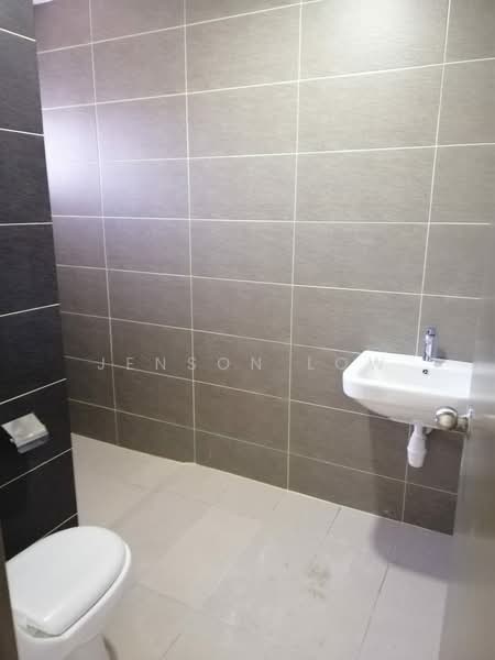 Kondominium untuk Dijual di The Henge - Jenson Low - Bathroom - PropertyGuru.com.my