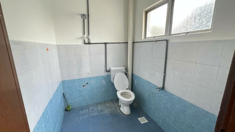 Rumah Berkembar untuk Dijual di Sepang (Selangor) - Mohd Aizat Saiful Bahri - Bathroom - PropertyGuru.com.my