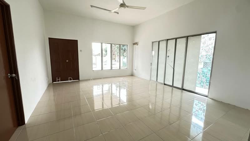 Rumah Berkembar untuk Dijual di Sepang (Selangor) - Mohd Aizat Saiful Bahri - Living Room - PropertyGuru.com.my