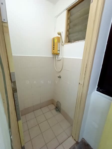 Flat for Rent at Desa Pinang 2 - Danny Lim - Bathroom - PropertyGuru.com.my