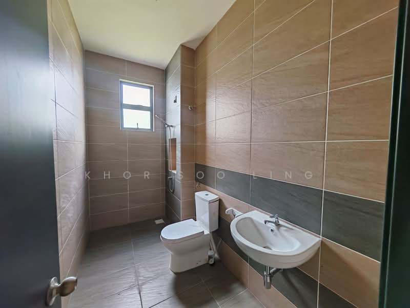 Rumah Kluster untuk Disewa di Taman Lagenda Putra (Kulai) - Khor Soo Ling - Bathroom - PropertyGuru.com.my