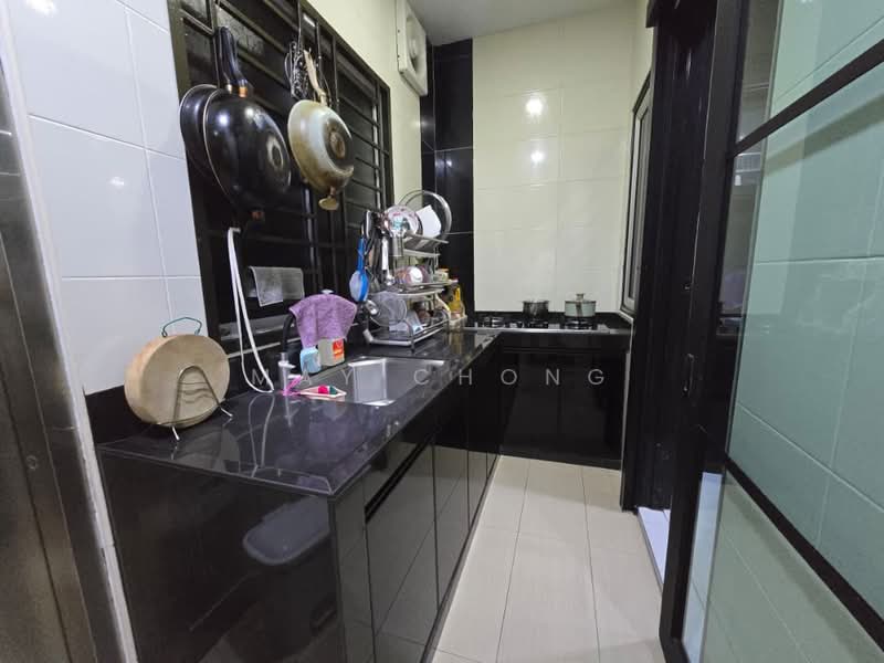 Rumah Teres 2 Tingkat untuk Dijual di Bandar Putra (Kulai) - May Chong - Kitchen - PropertyGuru.com.my