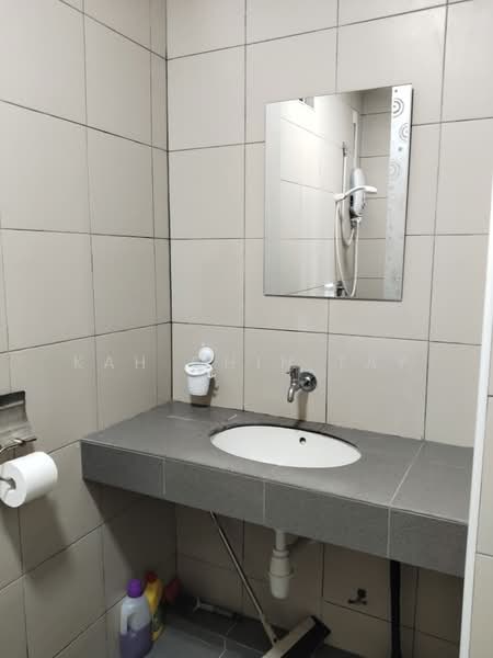 Apartment for Sale at Pangsapuri Peringgit Permai - Kah Chin Tay - Bathroom - PropertyGuru.com.my