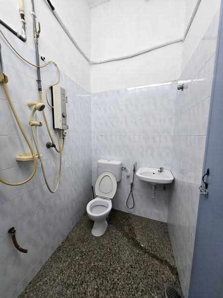 1-storey Terraced House for Sale in Taman Shanghai (Jalan Klang Lama (Old Klang Road)) - James Thong - Bathroom - PropertyGuru.com.my