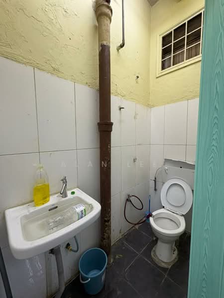 Shop for Rent in Ampang Jaya (Ampang) - Alan Lee - Bathroom - PropertyGuru.com.my